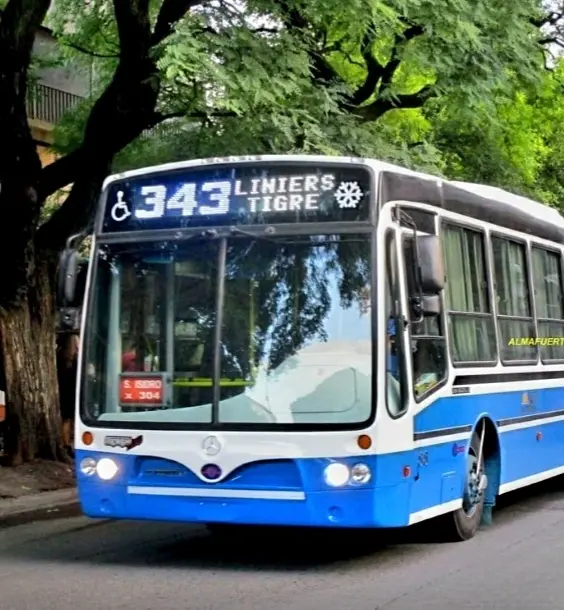 Cartelería inmobiliaria en Sáenz Peña y Santos Lugares 1